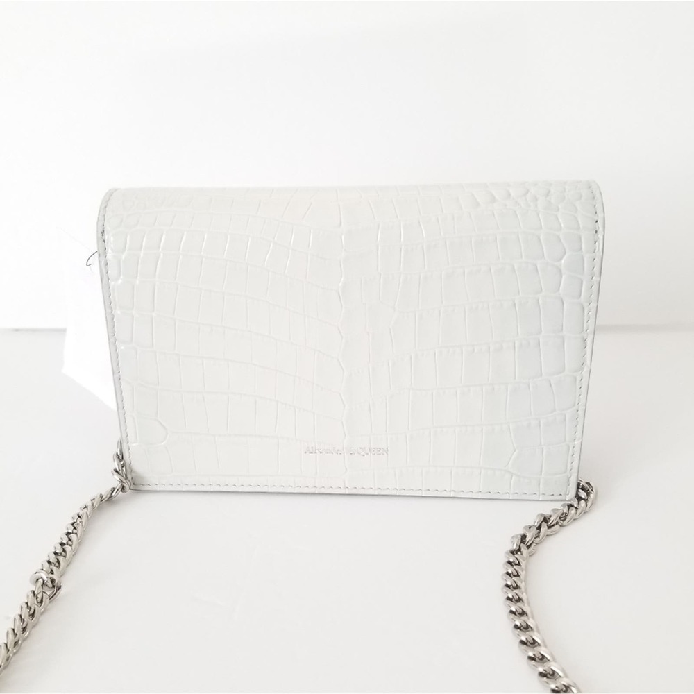 Alexander McQueen Skull Croc-Embossed Leather Chain Crossbody Light Gray - Picture 6 of 12